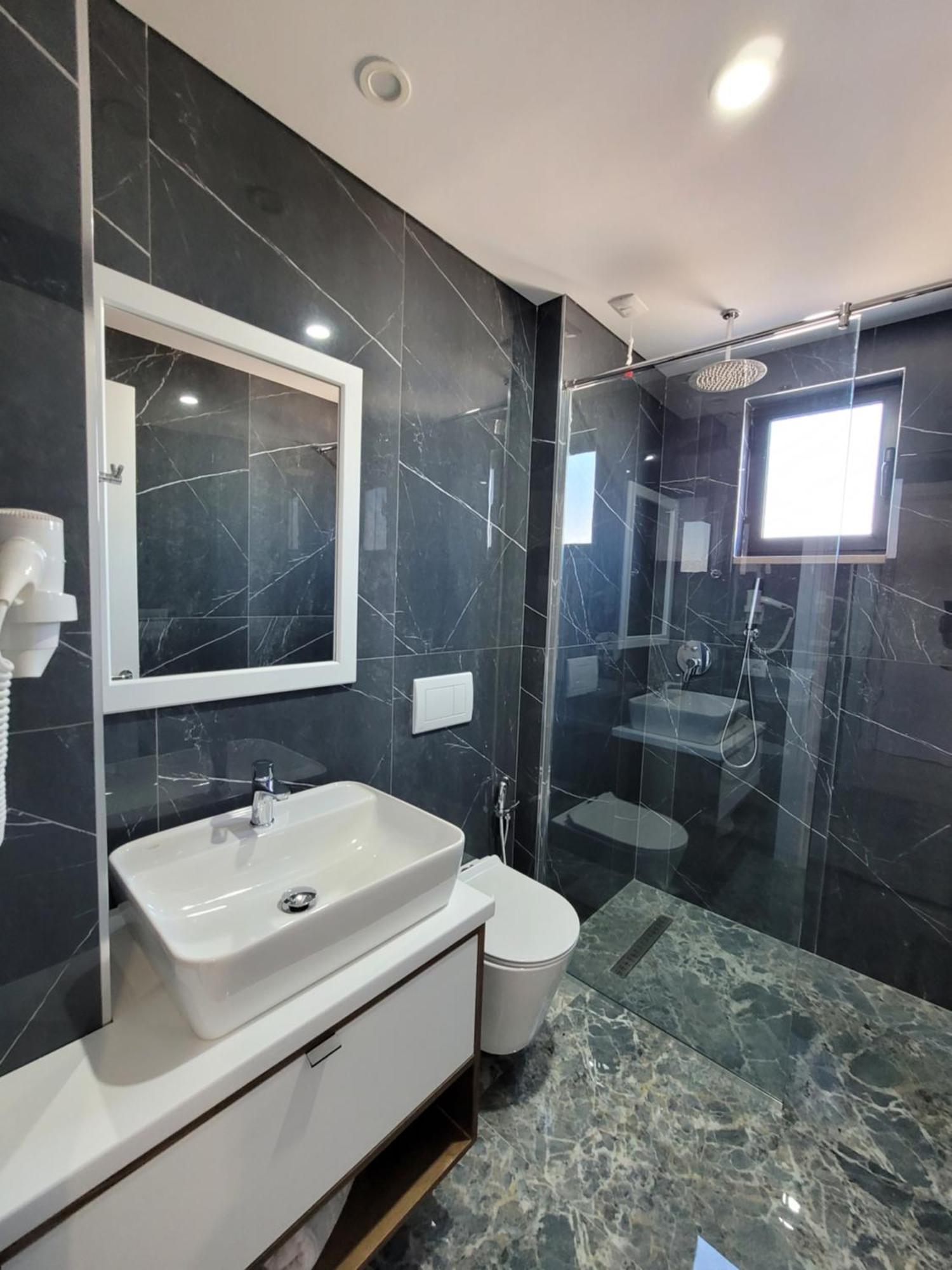 Prestige Hotel Ksamil Luaran gambar