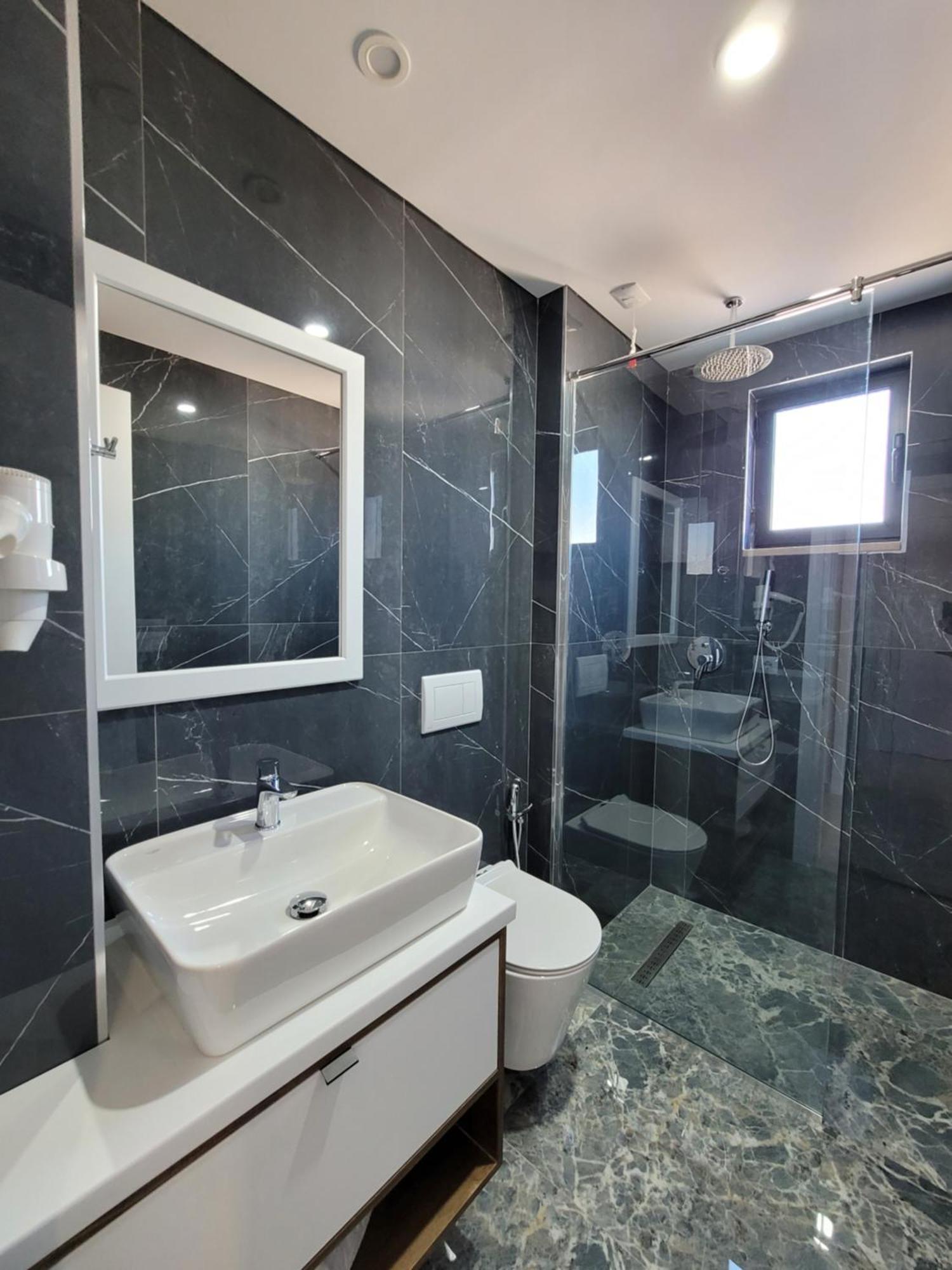 Prestige Hotel Ksamil Luaran gambar